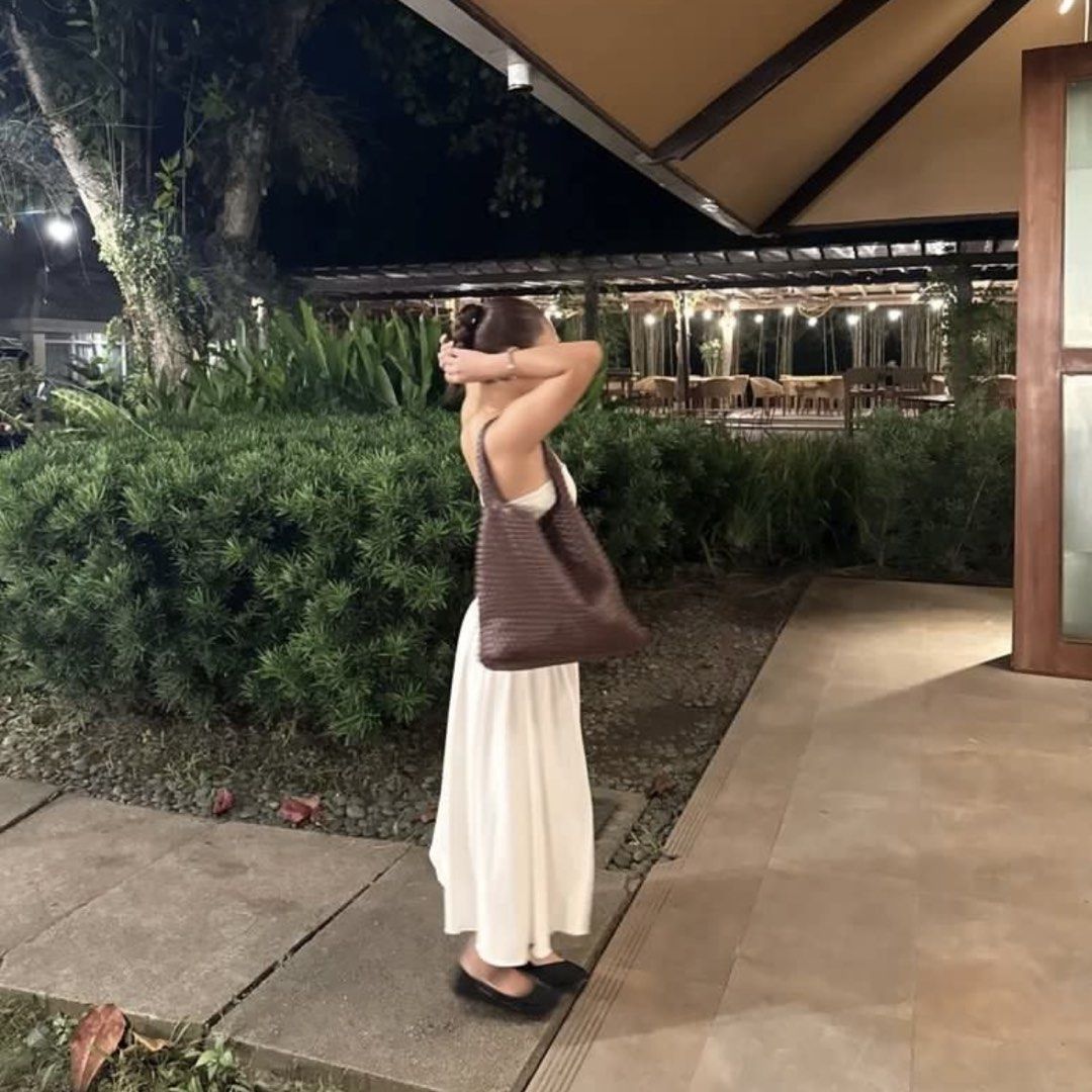 Lightweight woven tote in Red Brown (Category: Shoulder Bags) located in Pasay City. Submitted by declutterbykz (Listing ID 1429189988, Image 3). Description: Chic & lightweight perfect for everyday!! .