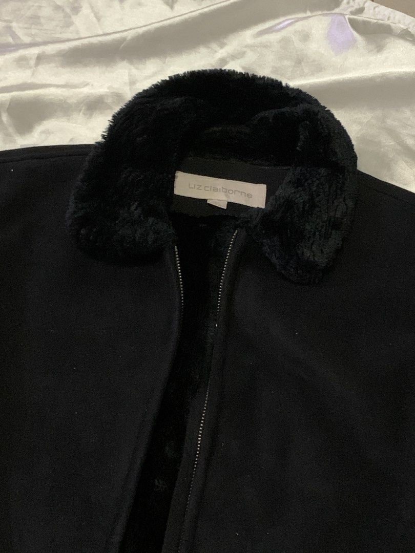 Liz Claiborne Black Jacket with Fur Collar (Category: Coats, Jackets and Outerwear) located in Pasay City. Submitted by yang_mg21 (Listing ID 1429311675, Image 2). Description: Black jacket from Liz Claiborne with a fur collar and lining. It has a zipper closure and long sleeves. The tag indicates a size M. Super thickkk perfect for winter. May dusts lang and minimal stain na nareremove din.