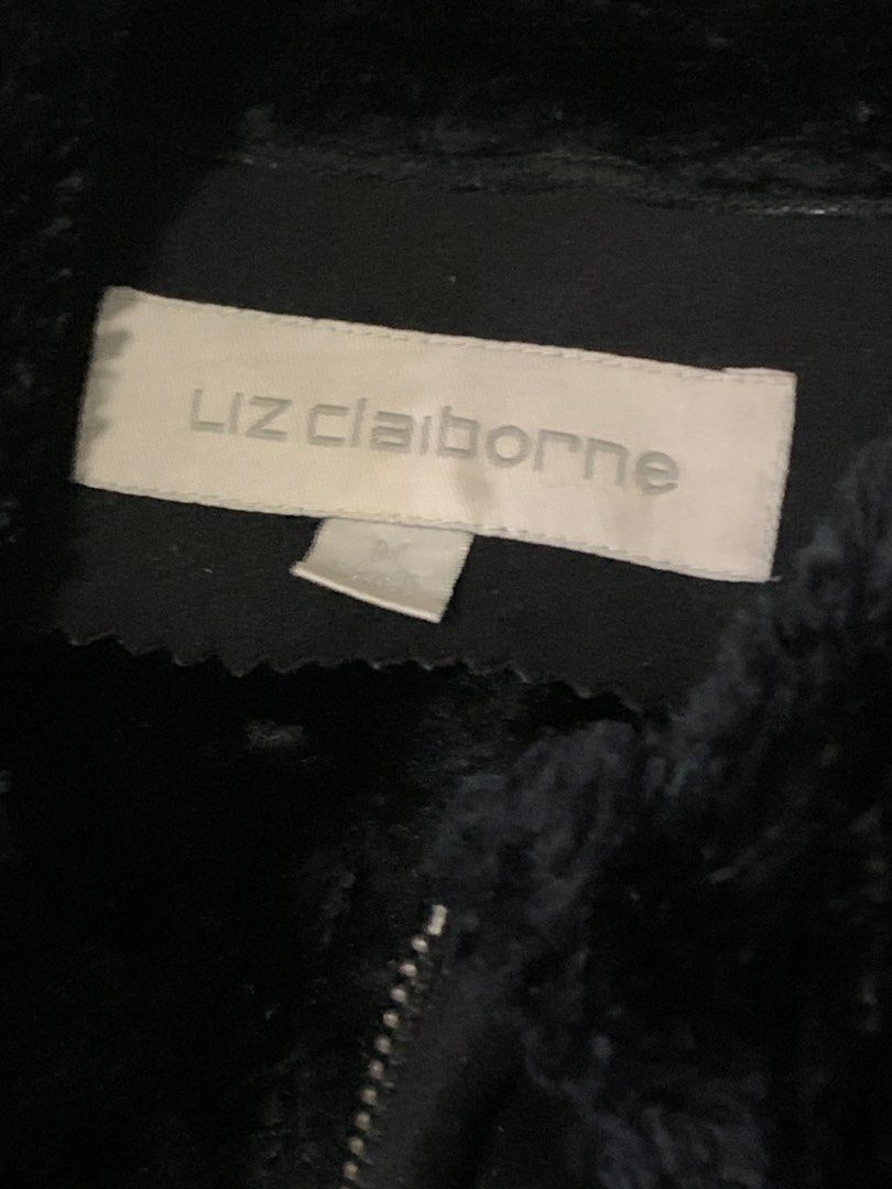 Liz Claiborne Black Jacket with Fur Collar (Category: Coats, Jackets and Outerwear) located in Pasay City. Submitted by yang_mg21 (Listing ID 1429311675, Image 3). Description: Black jacket from Liz Claiborne with a fur collar and lining. It has a zipper closure and long sleeves. The tag indicates a size M. Super thickkk perfect for winter. May dusts lang and minimal stain na nareremove din.