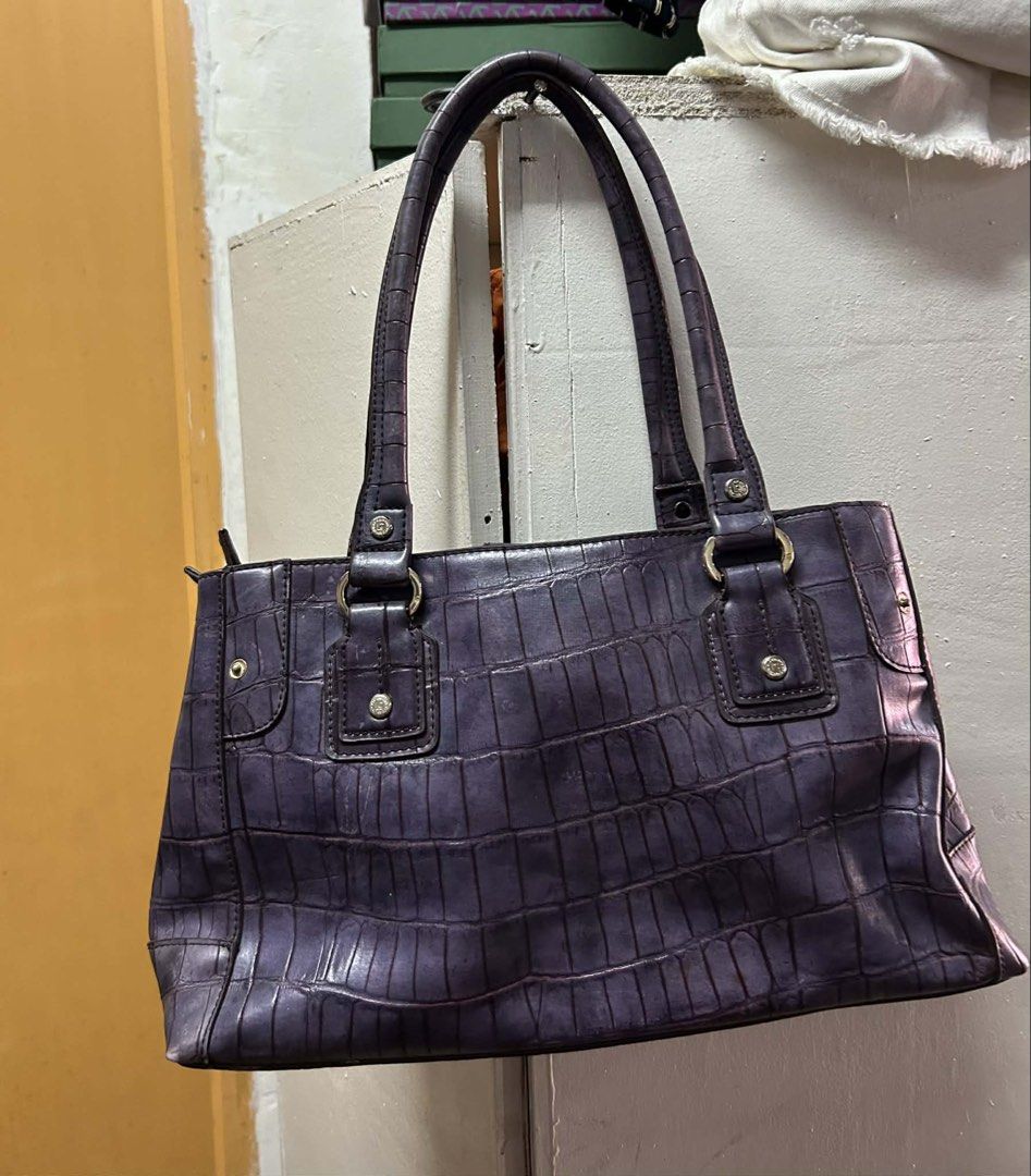 Liz Claiborne Purple Handbag (Category: Luxury Bags & Wallets) located in Manila. Submitted by mareeya__ (Listing ID 1429188422, Image 2). Description: .
