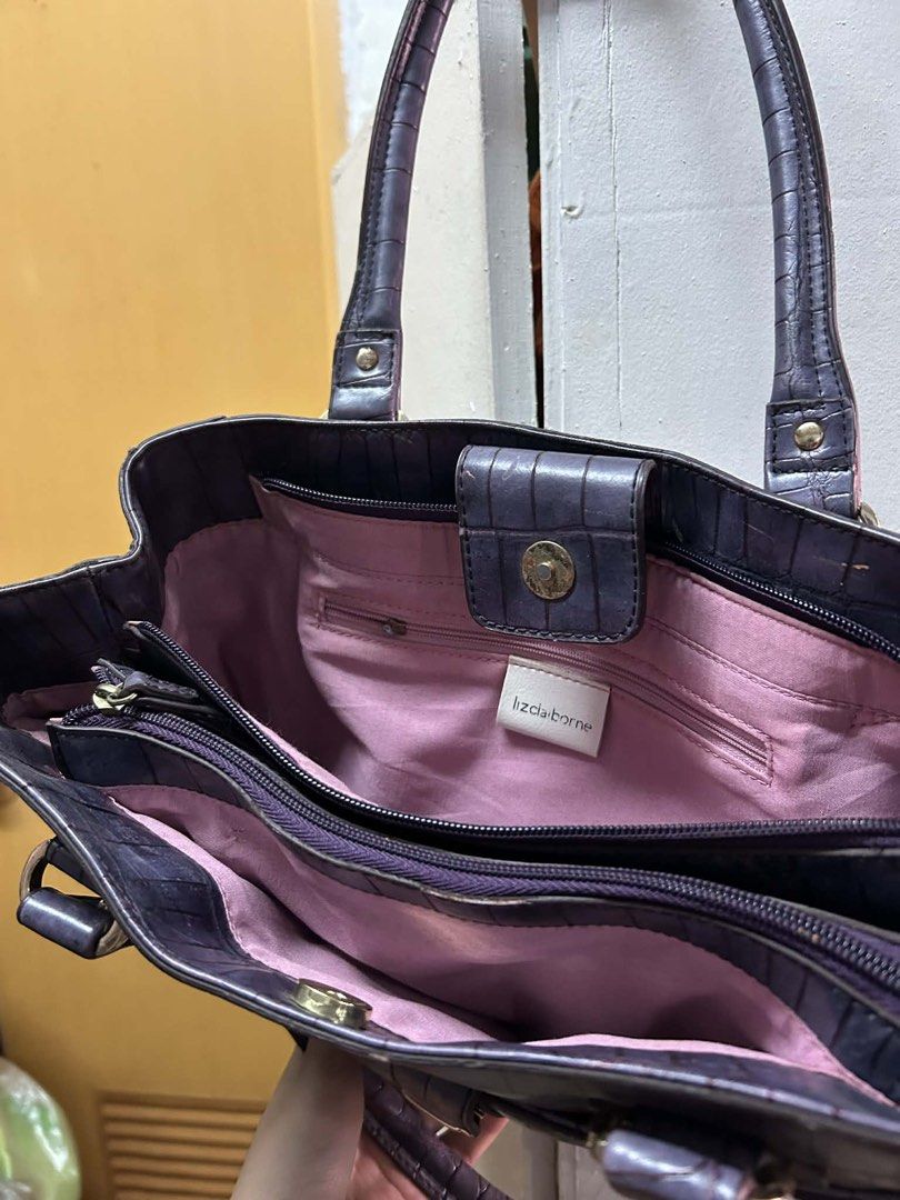 Liz Claiborne Purple Handbag (Category: Luxury Bags & Wallets) located in Manila. Submitted by mareeya__ (Listing ID 1429188422, Image 3). Description: .