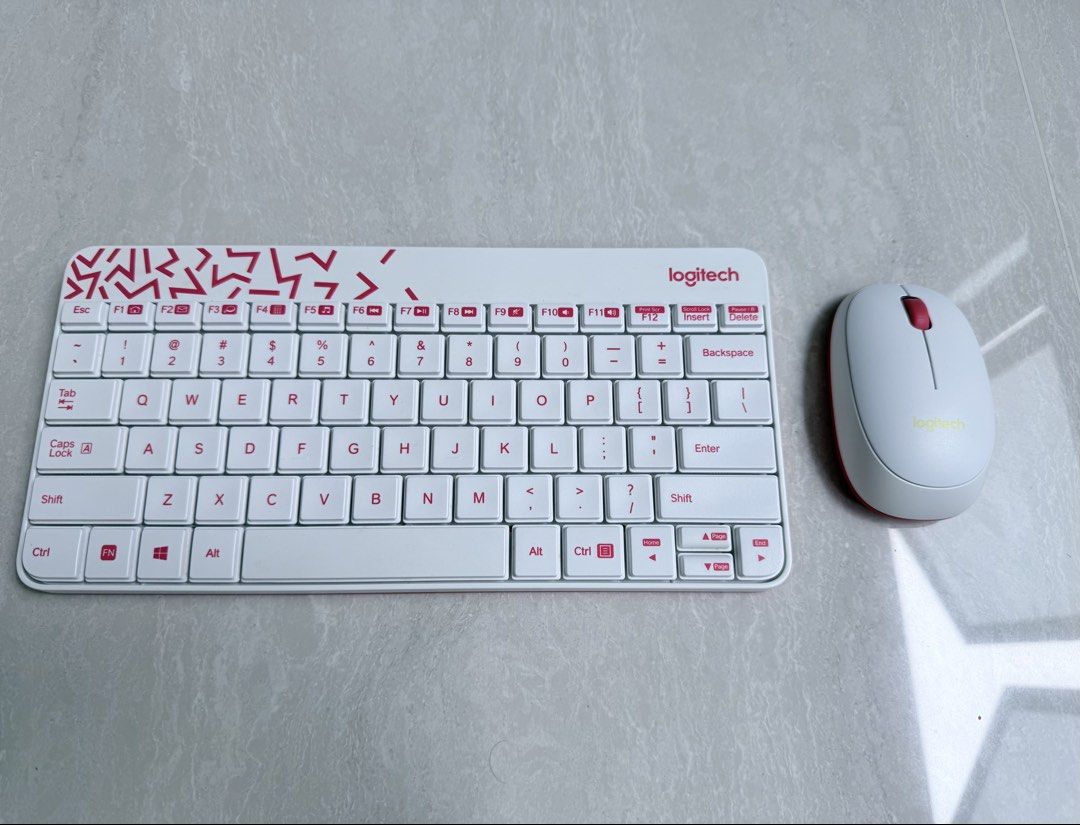 Logitech  Wireless Keyboard and Mouse Combo468562802409492480