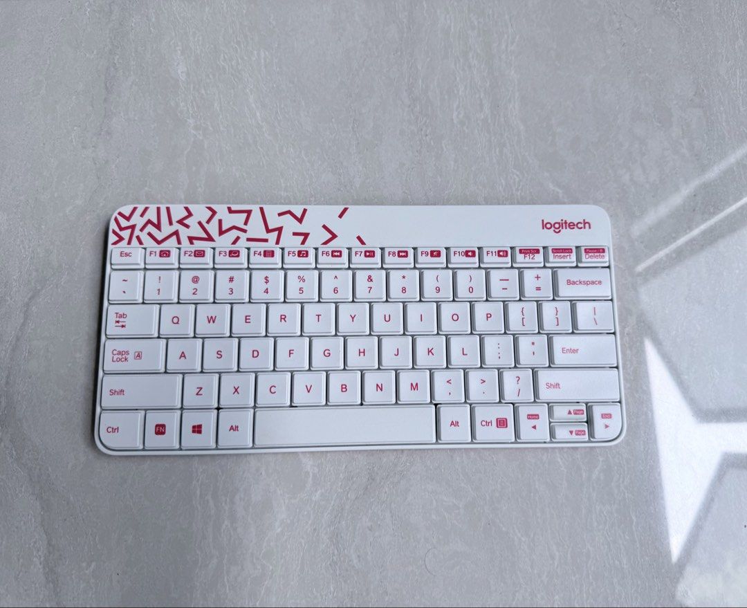 Logitech  Wireless Keyboard and Mouse Combo468562802409492481