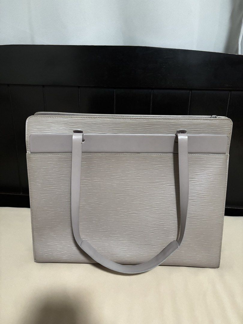 Louis Vuitton 2001 Epi Croisette Pm Handbag (Category: Luxury Bags & Wallets) located in Mandaluyong City. Submitted by paaqu0801 (Listing ID 1429287177, Image 2). Description: Louis Vuitton 2001 Epi Croisette Pm Handbag Preloved authentic Louis Vuitton Epi Croisette PM in durable Epi leather. Condition: Preloved with signs of usage – Visible signs of wear consistent with age – Please manage expectations Authenticity: with Entrupy certificate Loc