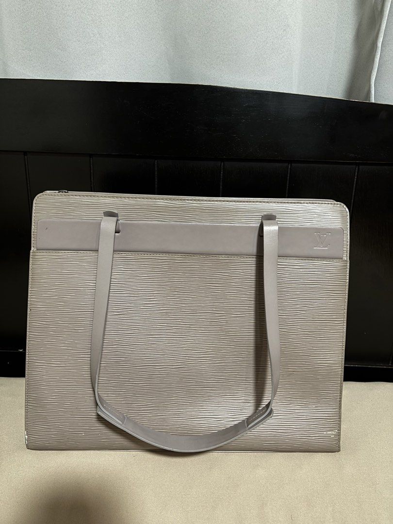 Louis Vuitton 2001 Epi Croisette Pm Handbag (Category: Luxury Bags & Wallets) located in Mandaluyong City. Submitted by paaqu0801 (Listing ID 1429287177, Image 1). Description: Louis Vuitton 2001 Epi Croisette Pm Handbag Preloved authentic Louis Vuitton Epi Croisette PM in durable Epi leather. Condition: Preloved with signs of usage – Visible signs of wear consistent with age – Please manage expectations Authenticity: with Entrupy certificate Loc
