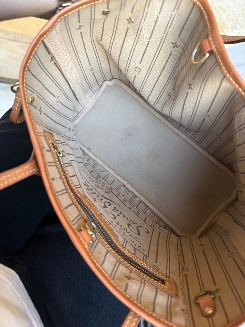 Louis Vuitton Neverfull PM (Category: Luxury Bags & Wallets) located in Davao. Submitted by patdeleon (Listing ID 1422805505, Image 3). Description: - Authentic Louis Vuitton Neverfull PM handbag - Iconic monogram canvas - Vachetta leather trim and handles - Open top design with side laces Inclusions: Paper Bag, Bag Organizer and Dustbag.