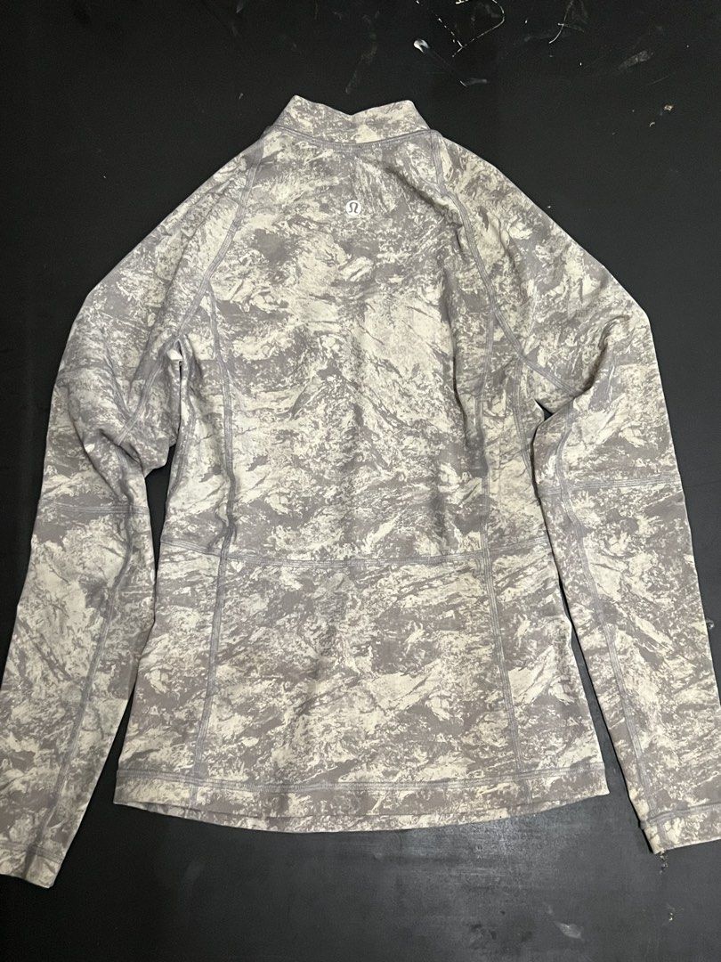 Lululemon Rulu Run long sleeve (Category: Activewear) located in Manila. Submitted by tripnimichael (Listing ID 1429327300, Image 2). Description: Color rate 10/10 Condition 9/10 Issue-Cut tag.
