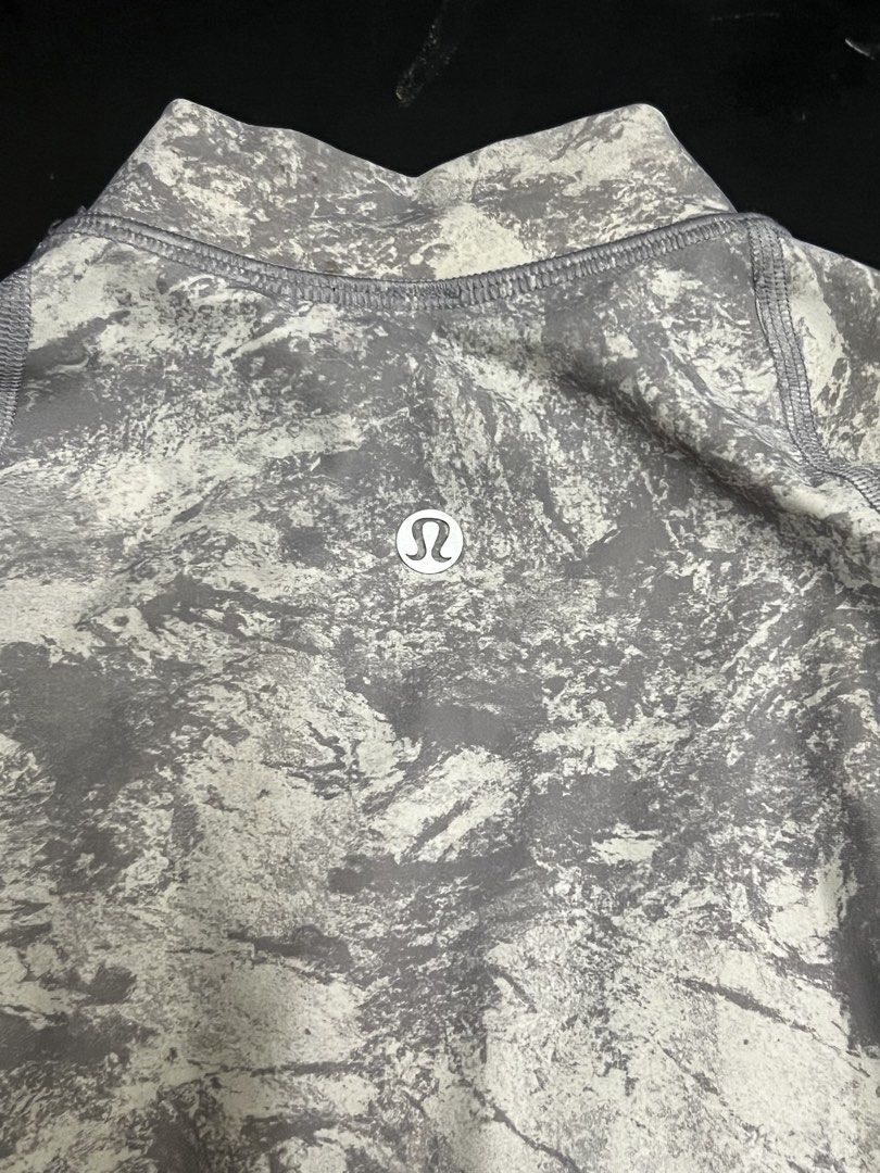 Lululemon Rulu Run long sleeve (Category: Activewear) located in Manila. Submitted by tripnimichael (Listing ID 1429327300, Image 3). Description: Color rate 10/10 Condition 9/10 Issue-Cut tag.