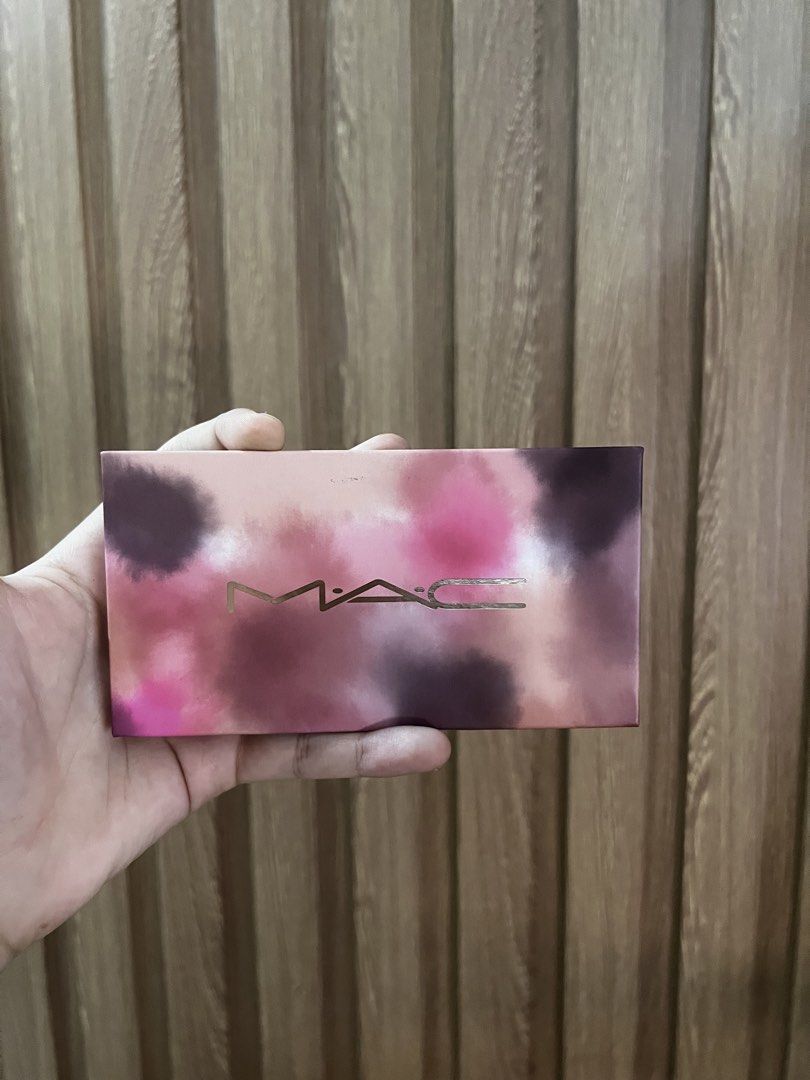 Mac Cosmetics Eye Attire Eye Palette (Category: Makeup) located in Cainta. Submitted by chainm (Listing ID 1429179683, Image 2). Description: Used once for swatching. Like new. No box, photo as is .