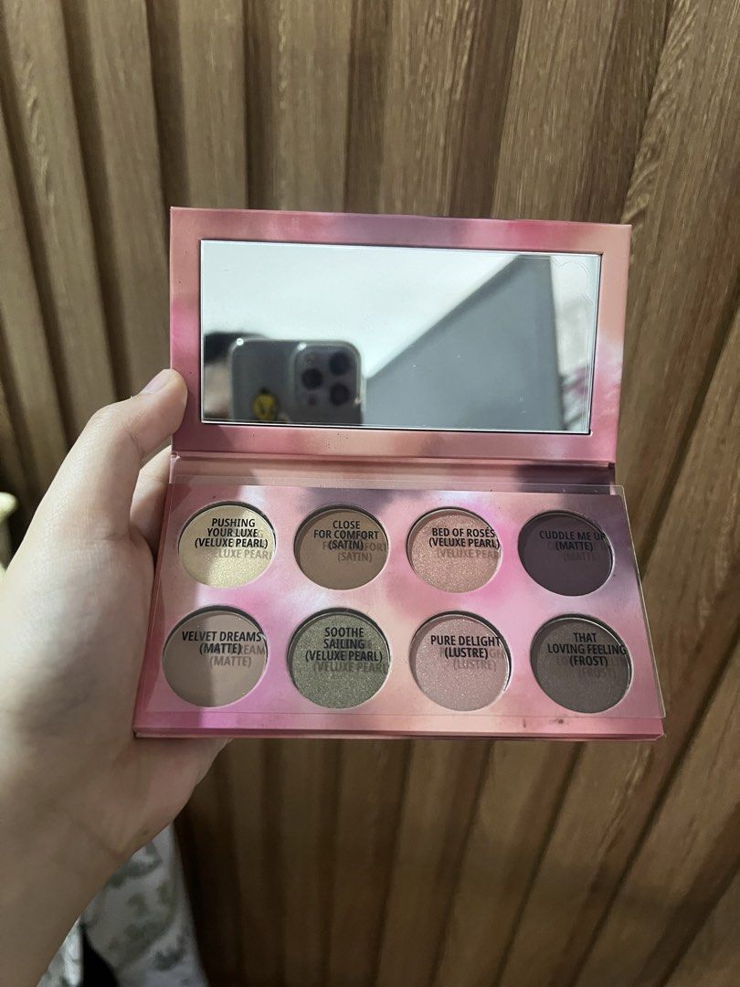 Mac Cosmetics Eye Attire Eye Palette (Category: Makeup) located in Cainta. Submitted by chainm (Listing ID 1429179683, Image 3). Description: Used once for swatching. Like new. No box, photo as is .