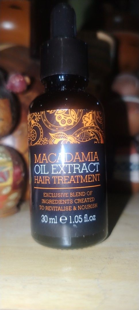 Macadamia Oil Extract Hair Care Set (Category: Hair) located in Quezon City. Submitted by moonchayo (Listing ID 1429280830, Image 3). Description: MACADAMIA OIL EXTRACT HAIR CARE SET Perfect gifts to your love ones Set includes 100ml shampoo 100ml conditioner 30ml oil extract hair treatment.