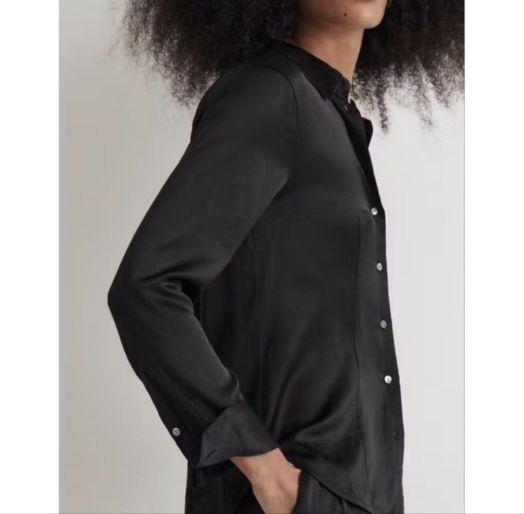 Madewell Black Satin Blouse (Category: Blouses) located in Surigao. Submitted by chip_munk (Listing ID 1429221719, Image 2). Description: Brandnew Small-Med Suotin sana sa Graduation, kaso d nakaattend Rfs: not really fun of longsleeve.