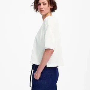Madewell White Cropped Oversized Crewneck (Category: Shirts) located in Pasig City. Submitted by shopsmart.mnl (Listing ID 1429334687, Image 2). Description: Excellent condition No issue.