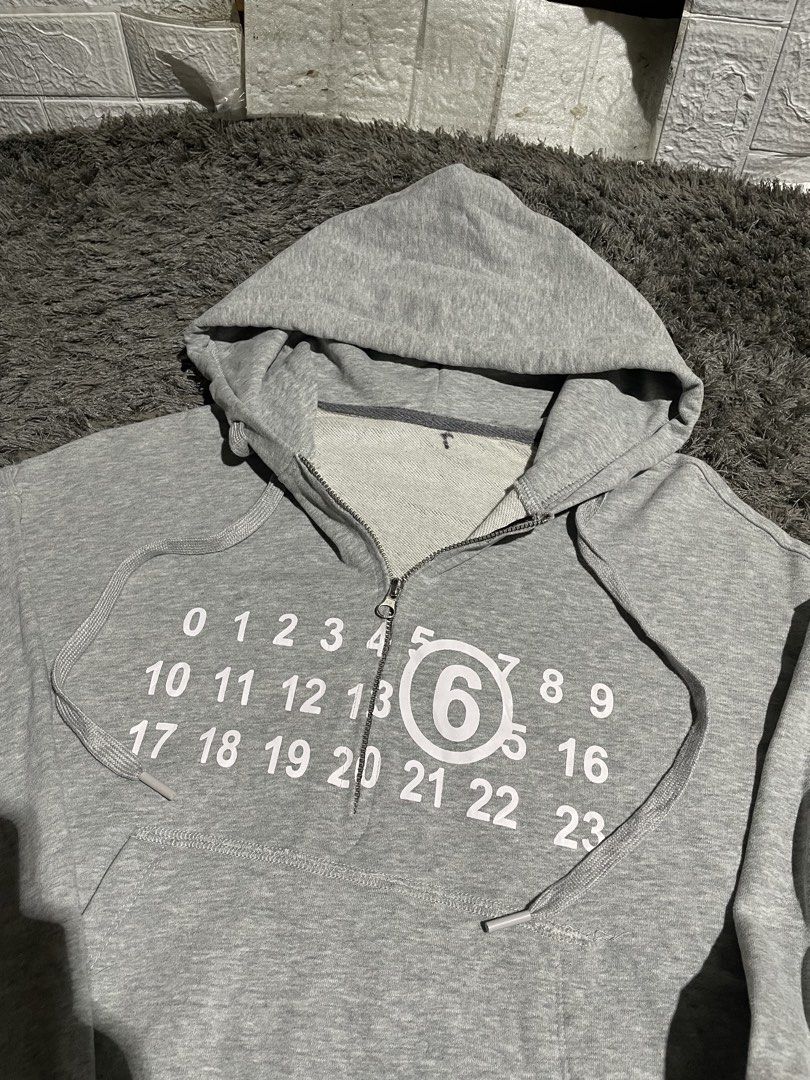 Maison margiela crop hoodie (Category: Hoodies) located in Pasay City. Submitted by centr4l (Listing ID 1429230604, Image 3). Description: DIMES4 W25.5, L24.5 Boxycrop hoodie fit off only good for pesonal wear 650 plus sf pasay loc.