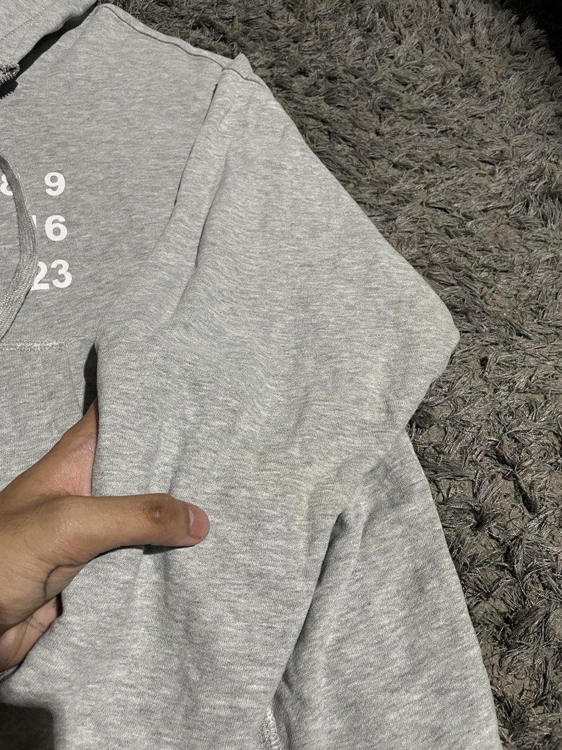 Maison margiela crop hoodie (Category: Hoodies) located in Pasay City. Submitted by centr4l (Listing ID 1429230604, Image 2). Description: DIMES4 W25.5, L24.5 Boxycrop hoodie fit off only good for pesonal wear 650 plus sf pasay loc.