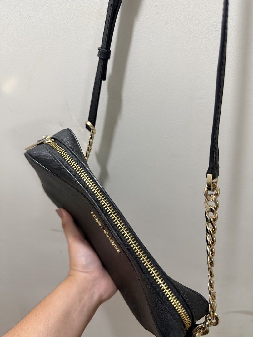 Michael Kors Black Crossbody Bag (Category: Luxury Bags & Wallets) located in Quezon City. Submitted by griveraa1224 (Listing ID 1429334851, Image 2). Description: .