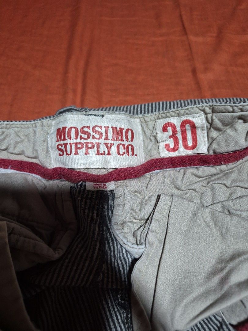 Mossimo Supply Co. Shorts - Size 30 (Category: Shorts) located in Pasig City. Submitted by hechelen22 (Listing ID 1429224696, Image 1). Description: Mossimo Supply Co. shorts in size 30. The shorts have a beige color with a red accent. The interior lining has a striped pattern..