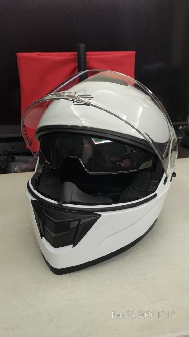 Motorcycle Modular Helmet for sale (Category: Helmets and other Riding Gears) located in Caloocan City. Submitted by imkutak (Listing ID 1429278393, Image 3). Description: FOR SALE SEC Rise V2 - Solid Gloss White Almost new Extra smoked visor NOTE: - Like new condition - No warranty - Check, Test. Inspect thoroughly before you confirm purchase. Location: Bagong Barrio West, Caloocan Near BIR Edsa, Caloocan.