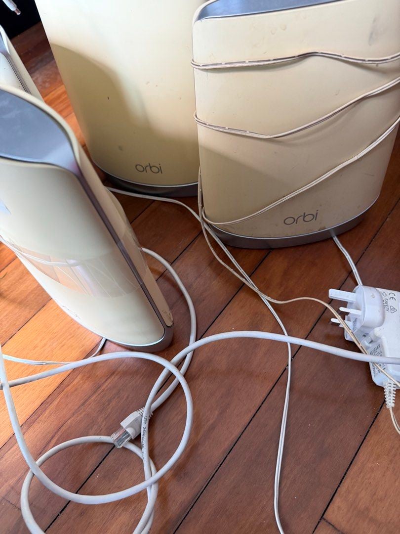 Netgear Orbi RBR750 WiFi Mesh System (1 router and 3 satellite ...