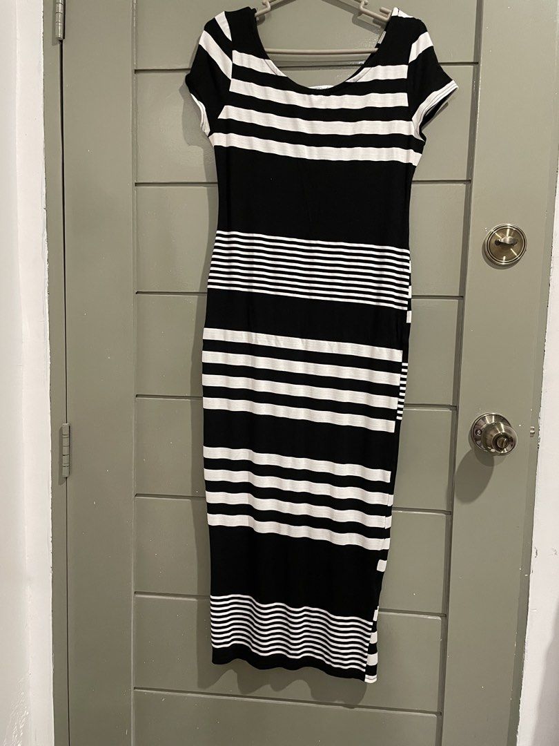 New Look Stripes Maxi Dress (Category: Dresses) located in Lucena. Submitted by kathyscorner (Listing ID 1429241868, Image 1). Description: Can fit size 24-26 Rfs: Doesn’t fit anymore. Disclaimer: Product color may vary due to photographic lighting..