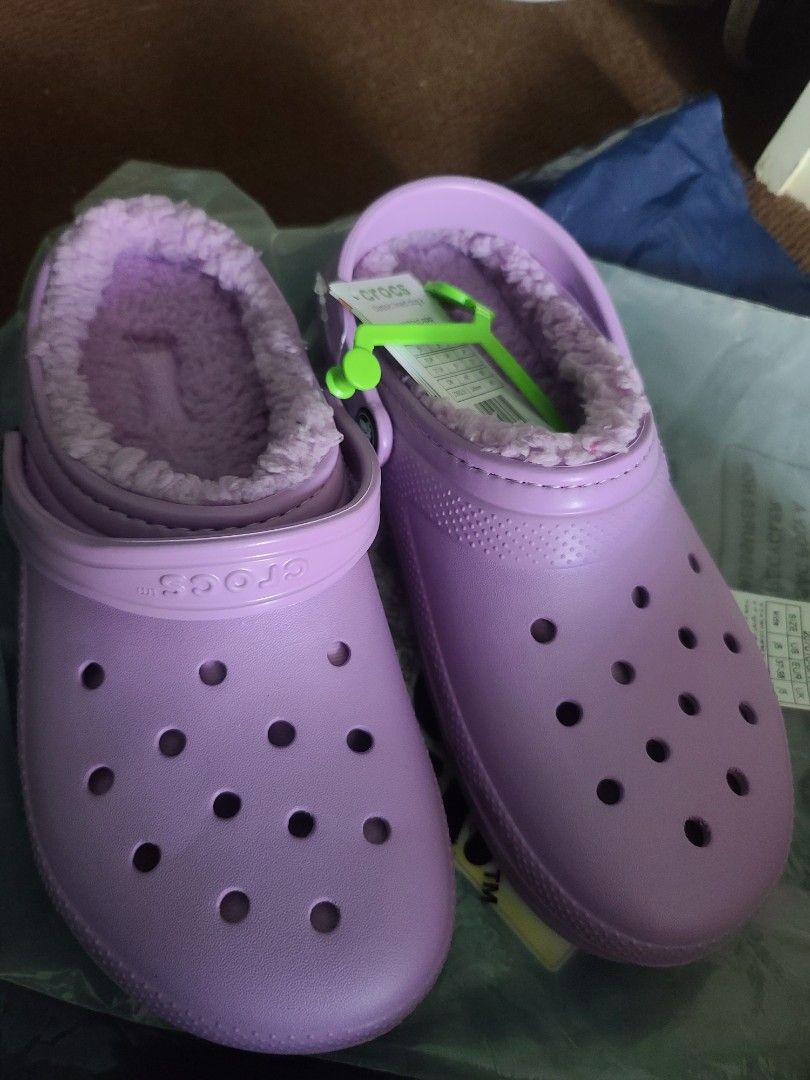 OG Crocs Classic Lined Clog - Orchid BRANDNEW! (Category: Sandals) located in Quezon City. Submitted by veegee1216 (Listing ID 1429309577, Image 2). Description: Classic Crocs lined clog in orchid color. Features a cozy, fuzzy lining for warmth. Size is US J5, EUR 37-38, UK J5. Includes the original tag. Perfect for casual wear..