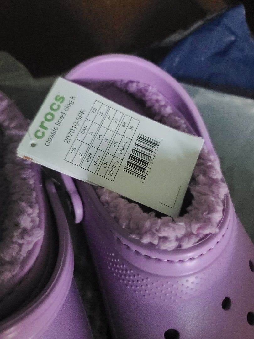 OG Crocs Classic Lined Clog - Orchid BRANDNEW! (Category: Sandals) located in Quezon City. Submitted by veegee1216 (Listing ID 1429309577, Image 3). Description: Classic Crocs lined clog in orchid color. Features a cozy, fuzzy lining for warmth. Size is US J5, EUR 37-38, UK J5. Includes the original tag. Perfect for casual wear..