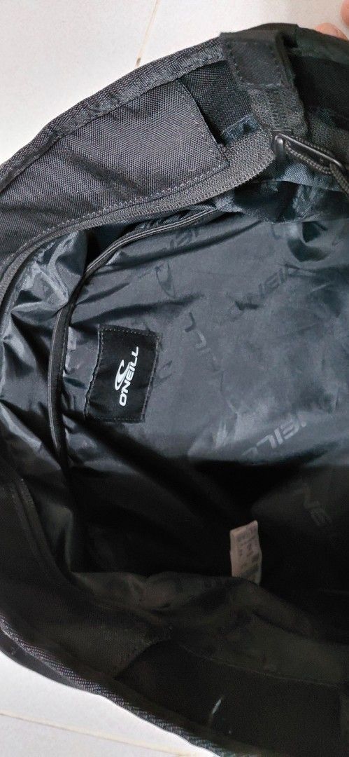 O'Neill Black Tote Bag (Category: Tote Bags) located in Manila. Submitted by lets.pley (Listing ID 1429169242, Image 2). Description: FS Personal used Oneill Codura Tote Bag L: 42.5 cm H: 39 cm Excellent Condition pede meet up basta mapag uuspan.