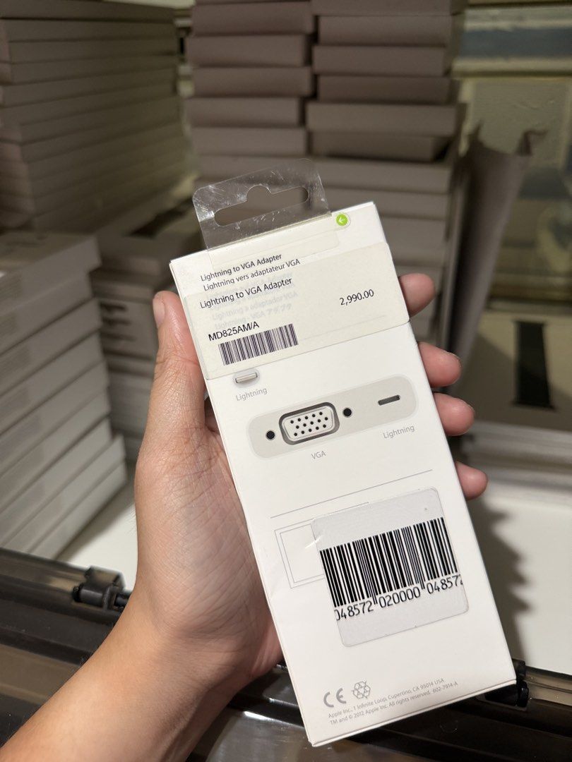 Original Apple Lightning to VGA Adaptor Cable Adapter HUB (Category: Cables & Adaptors) located in Manila. Submitted by razelysonn (Listing ID 1429311839, Image 2). Description: FIXED PRICE - below srp .