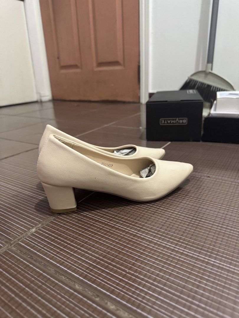 Pointed Block Heels (Category: Heels) located in Caloocan City. Submitted by boneezytates (Listing ID 1429247468, Image 3). Description: Bought in Cubao Farmers Mall for 750 Used once only for an event Size 38 No issue, with complete box.