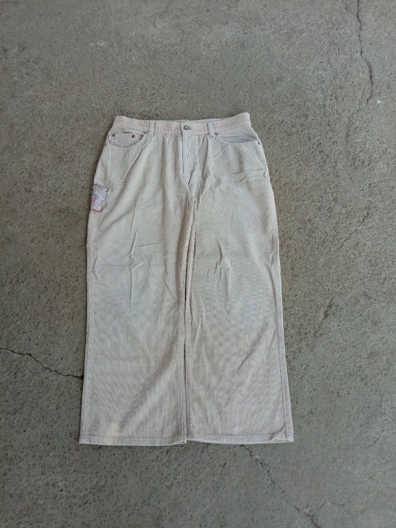 Ralph Lauren baggy corduroy pants (Category: Jeans) located in Manila. Submitted by adinsthrift (Listing ID 1429282221, Image 2). Description: Ralph Lauren Jeans W- 32 L-36 Thighs- 13 LO- 10.5 Condition- 8/10 Color rate-10/10 Issue- included in the photo NEGOTIABLE SA PRICE BASTA MAGKASUNDO🤝🫡 DISCLAIMER: - PLEASE MANAGE YOUR EXPECTATIONS, ALL OF THIS ITEMS ARE THRIFTED. - ACTUAL COLOR MAY VARY DUE TO LIGHTNING. - CHECK THE DETS BEFORE YOU BUY. 
