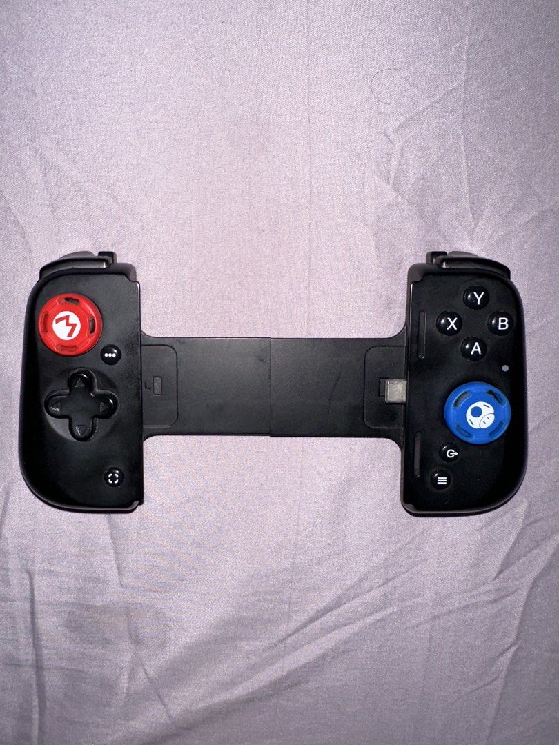 Razer Kishi V2 USB-C Mobile Gaming Controller (Category: Controllers) located in San Luis. Submitted by haggle.apparel (Listing ID 1429277767, Image 1). Description: Razer Kishi V2 USB-C Mobile Gaming Controller (Legit) (No box) Compatibility: Android & IOS (USB-C) Condition: Almost flawless just without the box. Still works perfectly RFS: Need funds DM to inquire (NEGOTIABLE) .