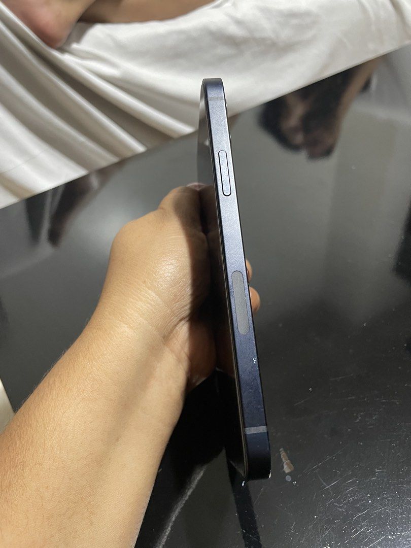 RUSH FOR SALE IPHONE 12 64gb (Category: iPhone 12 Series) located in Quezon City. Submitted by charosse (Listing ID 1429173011, Image 3). Description: RUSH FOR SALE IPHONE 12 64gb Minor dents and scratches of course second hand other than that no ISSUE. 78 batt health still can use up to 6-8hrs depending on your usage. Factory Unlock anysim pwede with case and cord slight nego .