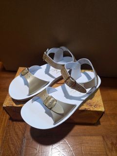(Category: ) located in . Submitted by Shoeaholics_8 (Listing ID 1429267918, Image 1). Description: .