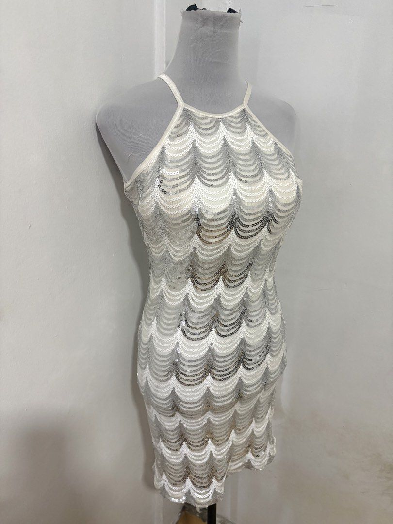 Sequin Halter Neck Dress (Category: Dresses) located in Cabuyao City. Submitted by airpz (Listing ID 1429201204, Image 3). Description: Waist 25-28.