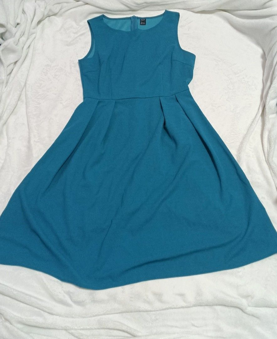 Shein Teal Sleeveless Dress (Category: Dresses) located in Manila. Submitted by mightytree.ce1437 (Listing ID 1429208314, Image 2). Description: - Shein Teal Sleeveless Dress - Size S-M - Flattering design - Vibrant teal color.
