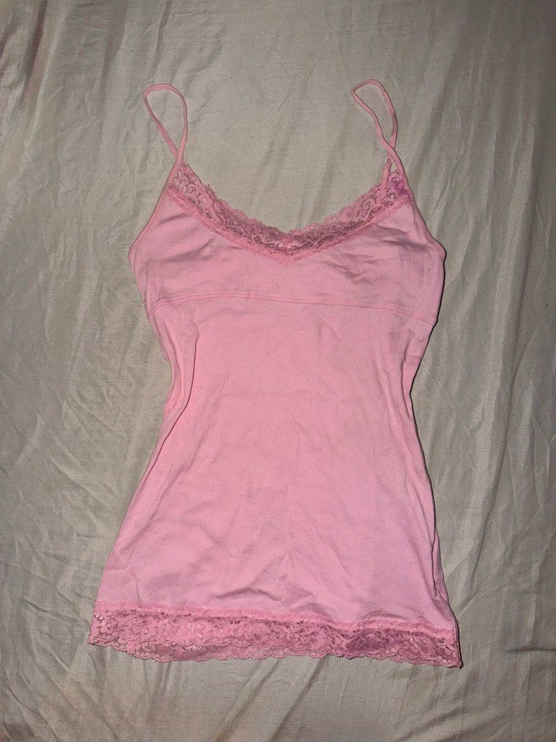 SO wear it declare it lace top (Category: Sleeveless) located in Taguig. Submitted by slay.jade (Listing ID 1429203509, Image 1). Description: Y2K Lace Top Size: Xs-S Condition: 10/10 no flaws Adjustable strap.