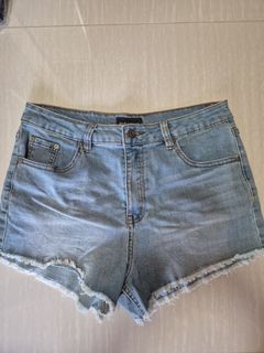 (Category: ) located in . Submitted by fashion_designer1 (Listing ID 1429182199, Image 1). Description: .