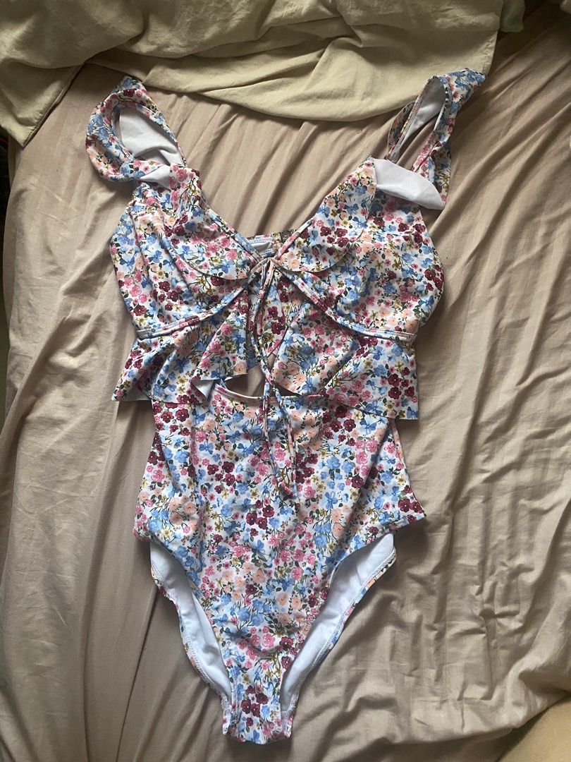 Swimsuit floral - shein (Category: Bikinis & Swimsuits) located in Rizal. Submitted by julsdeclutterss (Listing ID 1429194204, Image 1). Description: Size Large.