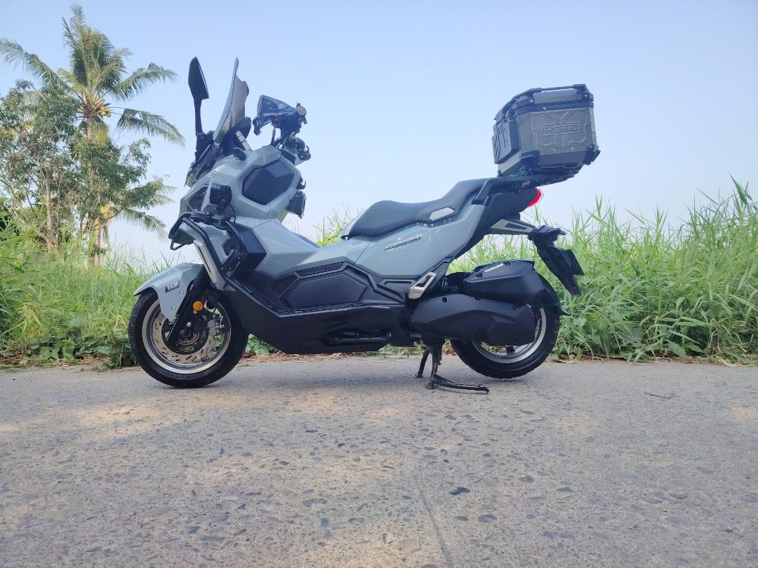sym husky 150 (Category: Motorbikes for Sale) located in Malolos. Submitted by axe23 (Listing ID 1429324812, Image 2). Description: sym husky 150 2025 model 150cc efi engine 15 liters tank capacity 40-43 kpl 4 stroke 4 valve water cooled keyless operation 2 remote key abs branking system front & back traction control mono shock 1st owner under may name loaded with lot of accessories head turner see photo stock engine never been open/repaired Actu