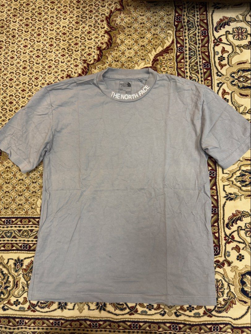 The North Face Gray T-Shirt (Category: Tshirts & Polo Shirts ) located in Manila. Submitted by zerachiel_ (Listing ID 1429289930, Image 1). Description: 20x27.