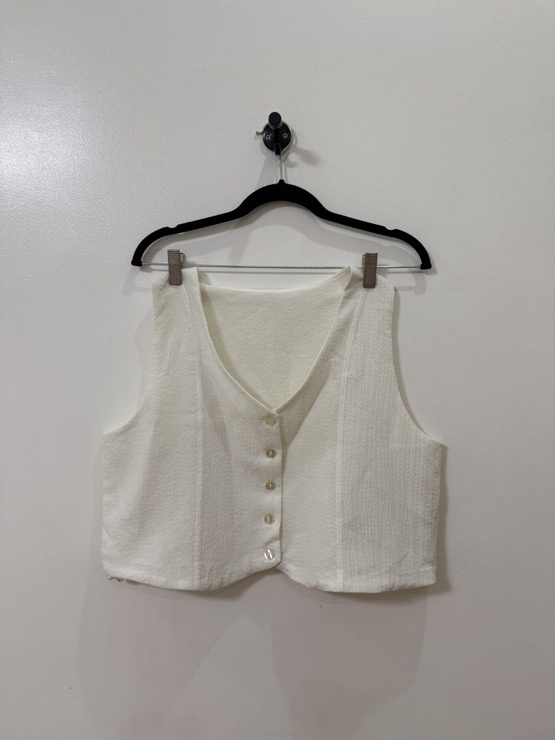 The Paper Bunny White Button-Up Vest (Category: Blouses) located in Pasay City. Submitted by mcsanmig (Listing ID 1429214475, Image 1). Description: Bought at TPB Singapore Rfs: Not using anymore Original Price ₱2,000.