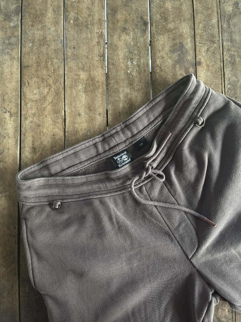Timberland Mastermind Sweatpants (Category: Joggers) located in Guagua. Submitted by sarms_03 (Listing ID 1429261067, Image 2). Description: TIMBERLAND X MASTERMIND ☠️ Jogger pants Dms size : Waistline : 36" to 42" (Large on Tagged - Free size) Length : 42" Thigh : 15" LegOpening : jogger ngani Issue : No Issue sobrang ganda ng quality sosootin mo nalang bossing! Pm sa interesado ☠️.
