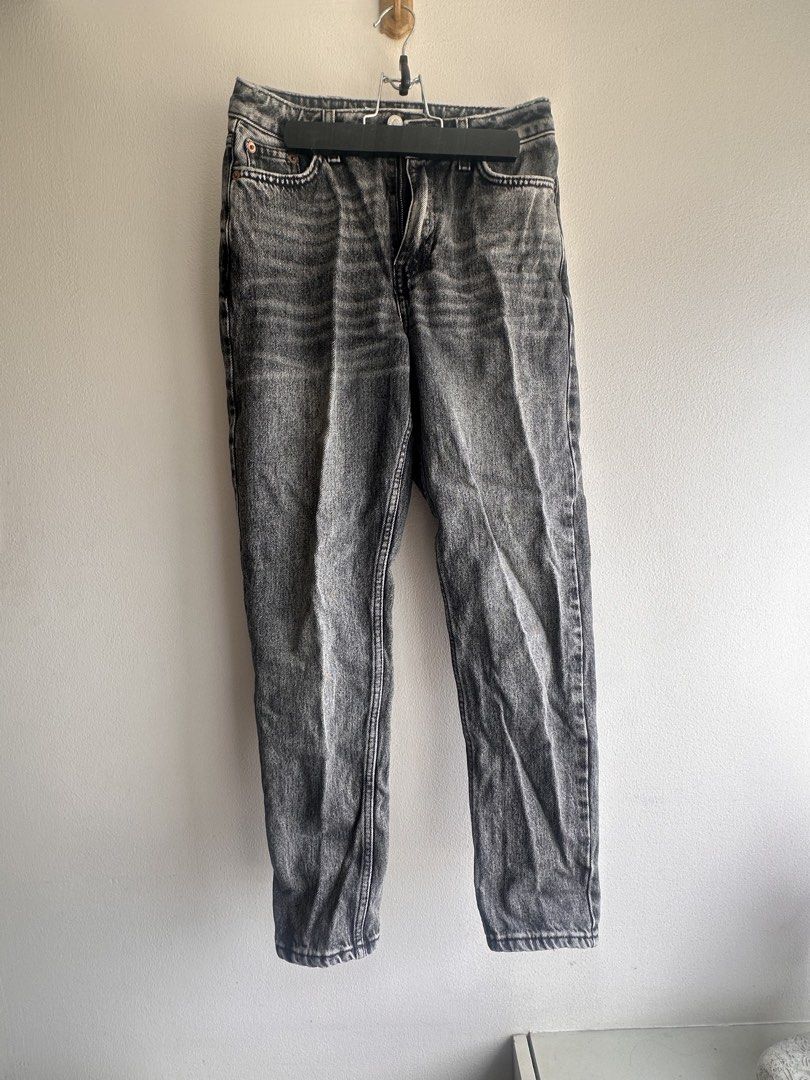 Topshop Mom Jeans - Size 26 (Category: Jeans) located in Quezon City. Submitted by loveworn (Listing ID 1429206906, Image 1). Description: In great condition, hardly used. RFS: Major decluttering; have no need for it, been in storage for too long, just in need of ironing .