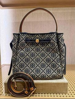 (Category: ) located in . Submitted by maiyasluxurybagshoppe (Listing ID 1429278601, Image 1). Description: .