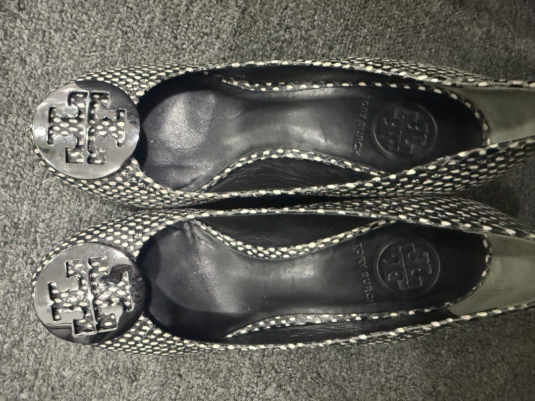 Tory Burch Wedges (Category: Wedges) located in Quezon City. Submitted by stuffamania (Listing ID 1429179915, Image 3). Description: Size 5.5 original like new no box RFS: not my size .