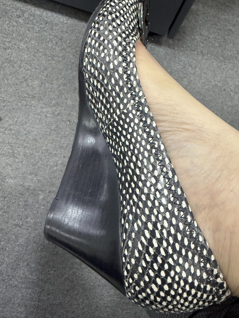 Tory Burch Wedges (Category: Wedges) located in Quezon City. Submitted by stuffamania (Listing ID 1429179915, Image 2). Description: Size 5.5 original like new no box RFS: not my size .