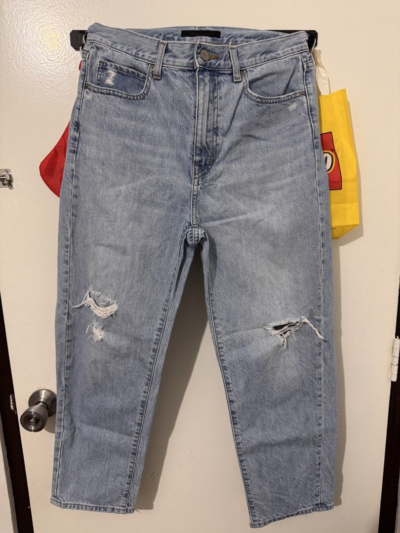 Uniqlo Jeans Distressed Light Wash (Category: Jeans) located in Taguig. Submitted by gpbacs_ (Listing ID 1429288809, Image 1). Description: Hello, Help me declutter my UNIQLO PANTS 🩷 NOT THRIFTED RFS: Malaki na po sakin dahil pumayat me 😅 ⭐️ ₱650 each po + sf — Sizes 30-31/32 only ALL IN GOOD CONDITION ⭐️ Location: Taguig City MOP: BPI & GCash Mode of Delivery: J&T or Lalamove/Grab 💌 If you want more photos po ng pants you can message me po.