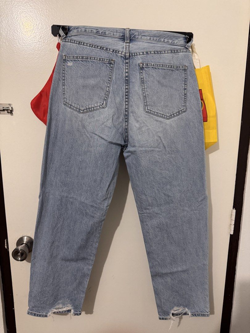 Uniqlo Jeans Distressed Light Wash (Category: Jeans) located in Taguig. Submitted by gpbacs_ (Listing ID 1429288809, Image 2). Description: Hello, Help me declutter my UNIQLO PANTS 🩷 NOT THRIFTED RFS: Malaki na po sakin dahil pumayat me 😅 ⭐️ ₱650 each po + sf — Sizes 30-31/32 only ALL IN GOOD CONDITION ⭐️ Location: Taguig City MOP: BPI & GCash Mode of Delivery: J&T or Lalamove/Grab 💌 If you want more photos po ng pants you can message me po.