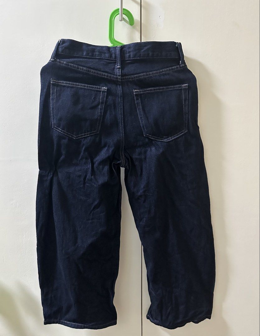 Uniqlo Wide leg Jeans (Category: Jeans) located in Paranaque City. Submitted by princessitad (Listing ID 1429205715, Image 2). Description: - check images for size - only used once in japan - had the length altered so im not sure how long na js look at the pic for reference. im 5’0 ft tall - my actual waist size: 25-26 cm.