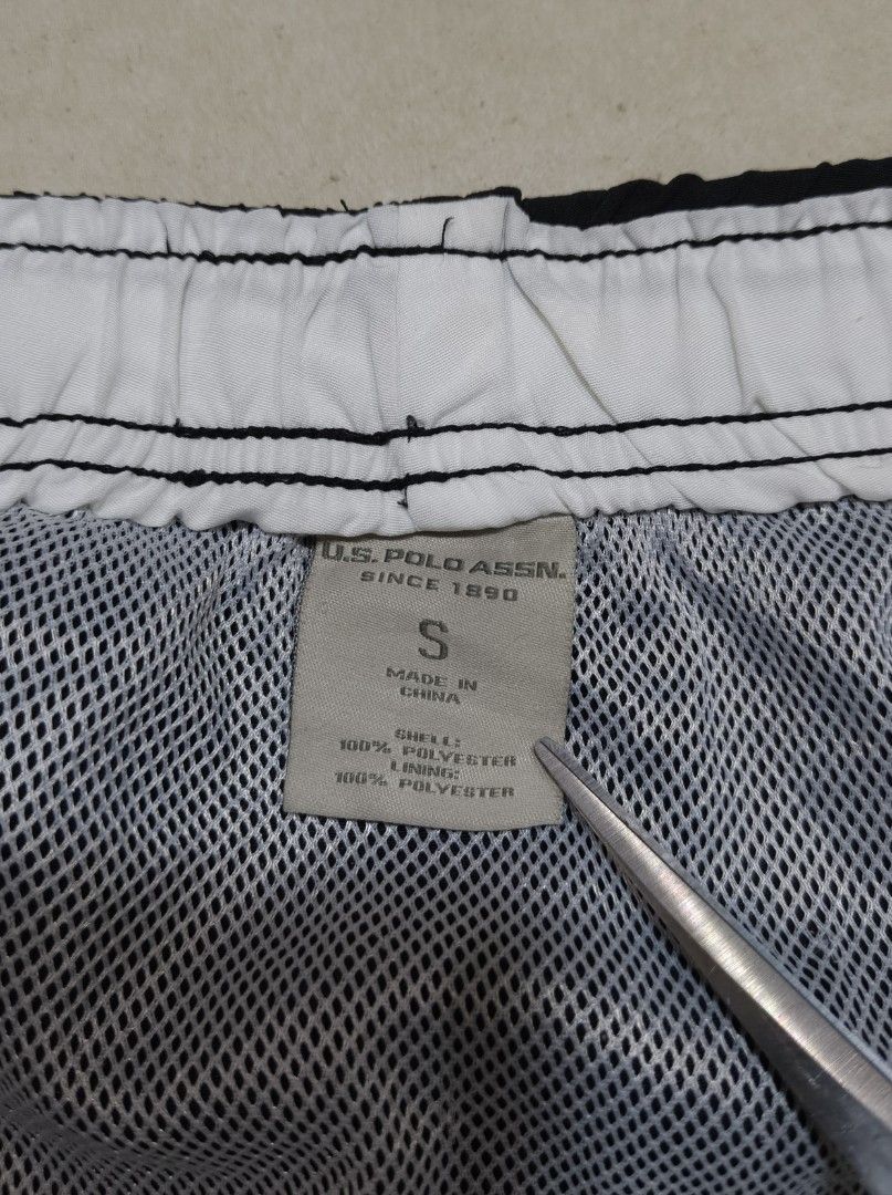US Polo Assn. Cargo Beach/Swim Short , Shorts , Nylon shorts , Polyester Shorts , Elastine shorts , Drifit Shorts , Sports Short , Activewear , Branded shorts , Preloved shorts, ukay shorts (Category: Swim Trunks & Board Shorts) located in Navotas City. Submitted by ronaldestoya15 (Listing ID 1429231953, Image 3). Description: 📌Sale! Basahin po ng mabuti lahat!!!!! 👌☑️😑😤 ✴️ US Polo Assn. Cargo Beach/Swim Short Waist : 30 - 35 Length : 19.5 In